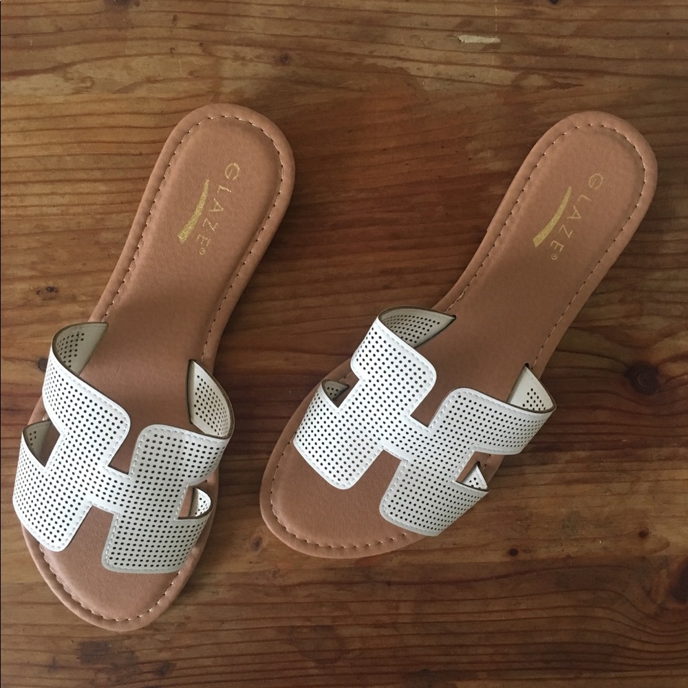 MUST-HAVE White Slide Sandals - Picture 2 of 4